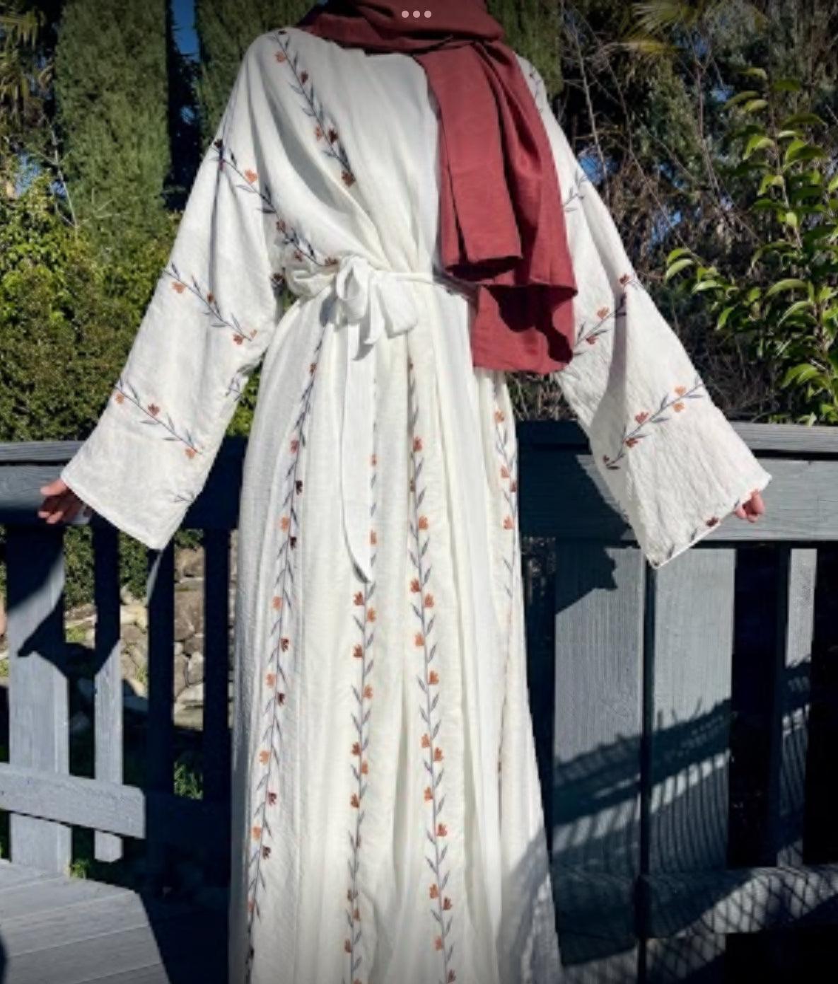 4-Piece Simple White Abaya | Elegant & Modest Everyday Wear