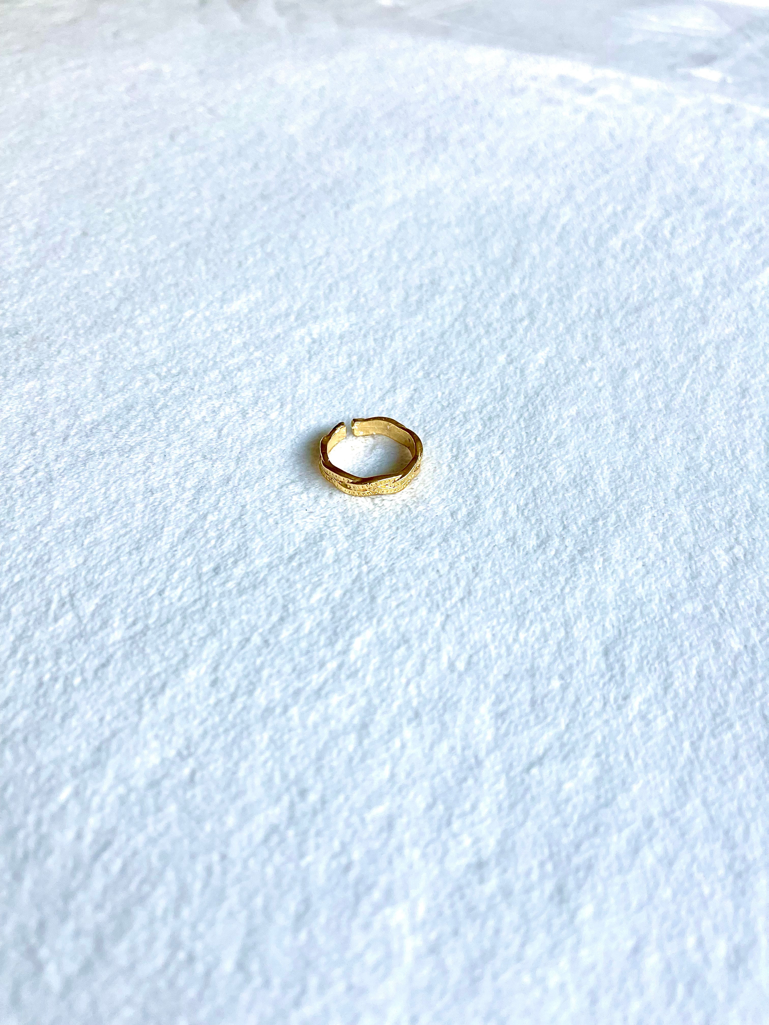 Jump Ring Brushed Gold